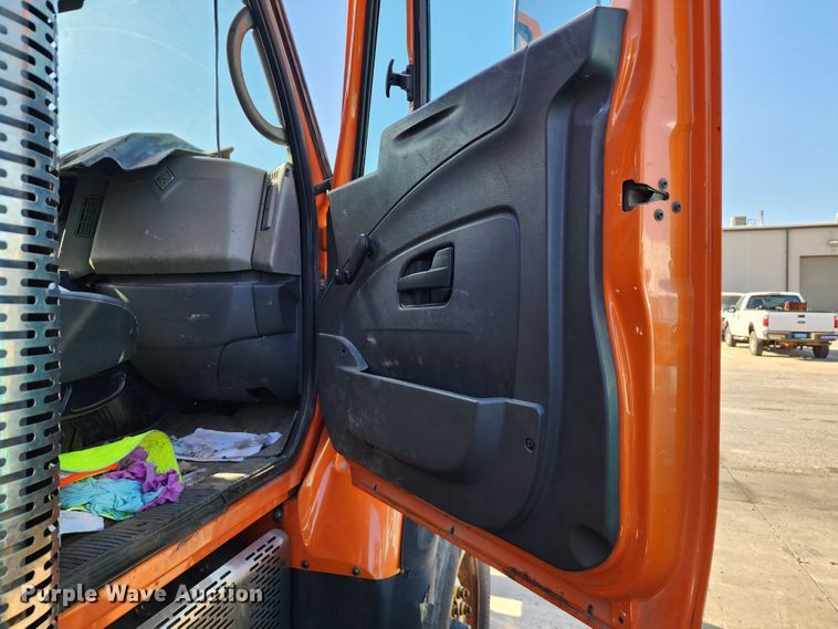 image for item DC6187 2009 International 7600  dump truck