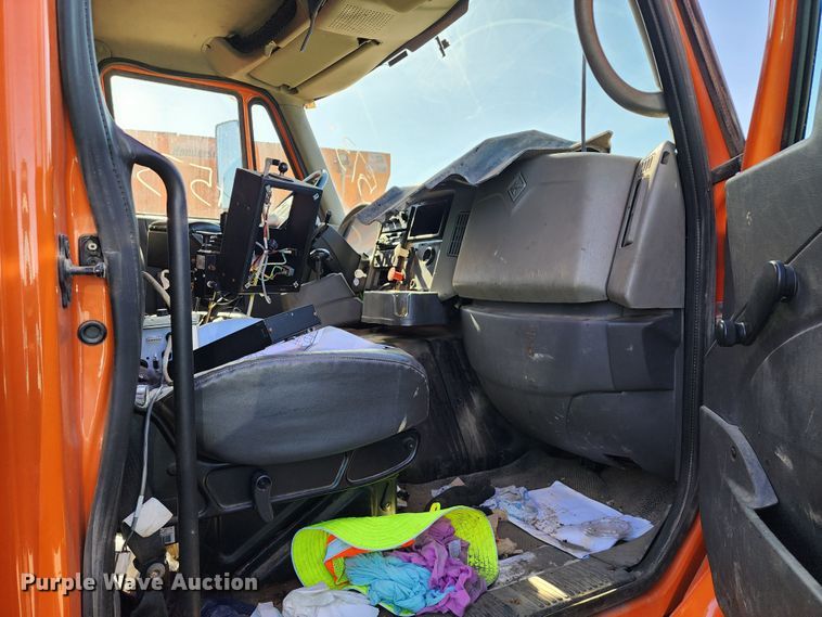 image for item DC6187 2009 International 7600  dump truck