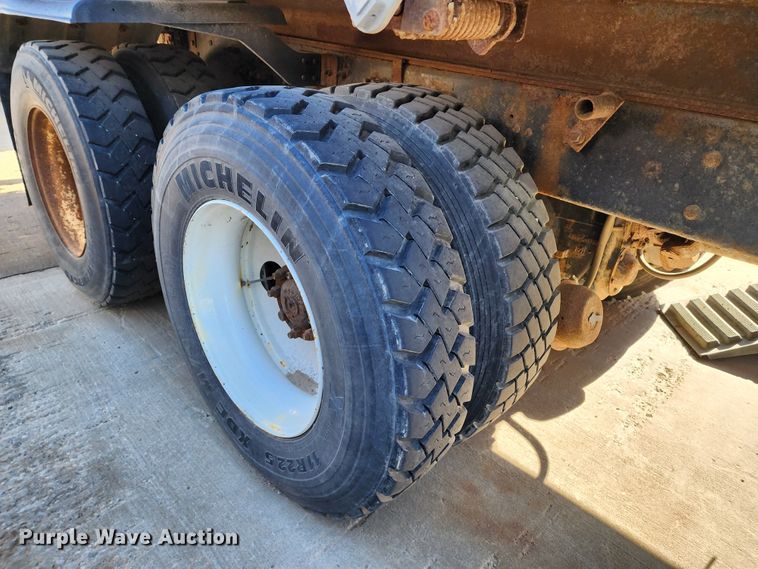 image for item DC6187 2009 International 7600  dump truck