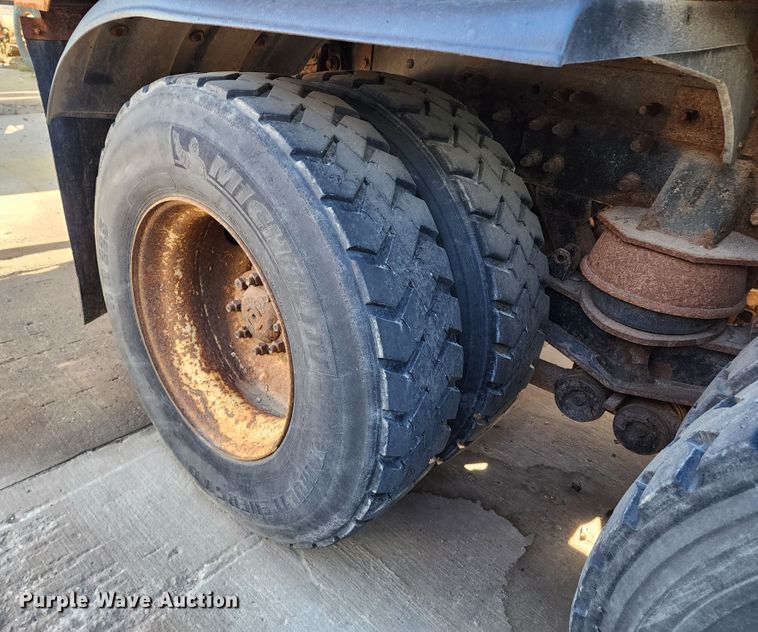 image for item DC6187 2009 International 7600  dump truck