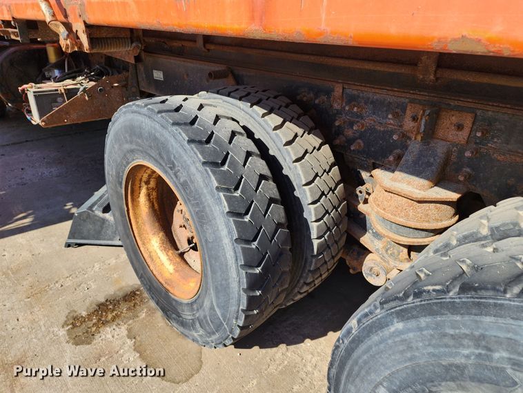 image for item DC6187 2009 International 7600  dump truck