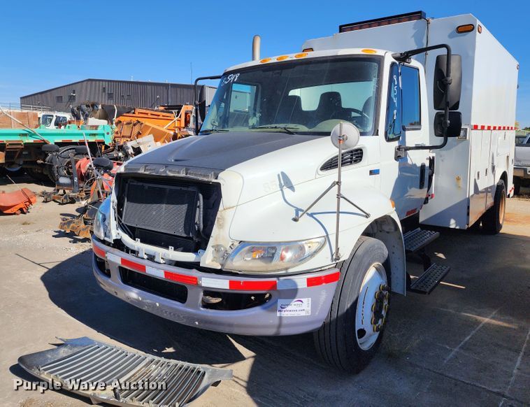 image for item DC6188 2013 International 4300  utility / service truck