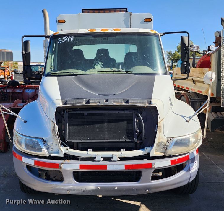 image for item DC6188 2013 International 4300  utility / service truck