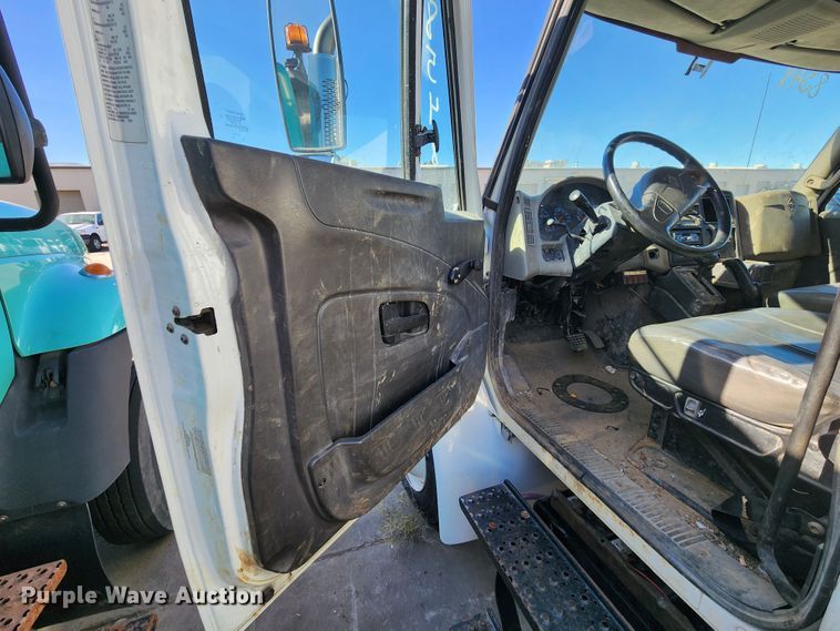 image for item DC6188 2013 International 4300  utility / service truck