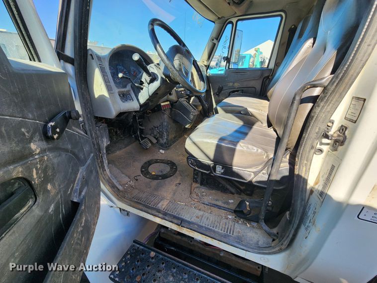 image for item DC6188 2013 International 4300  utility / service truck