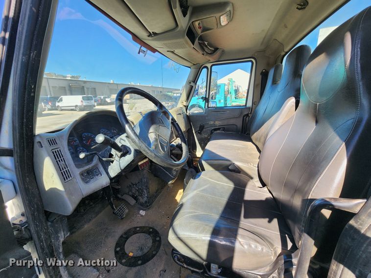 image for item DC6188 2013 International 4300  utility / service truck