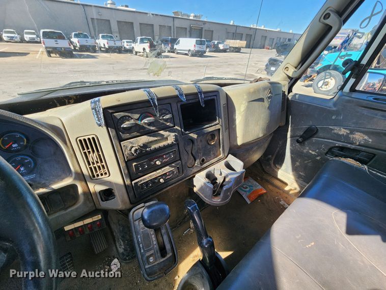 image for item DC6188 2013 International 4300  utility / service truck