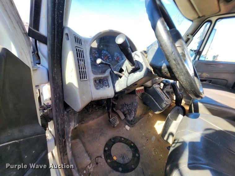 image for item DC6188 2013 International 4300  utility / service truck