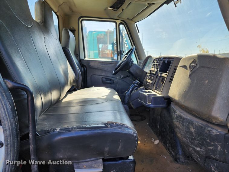 image for item DC6188 2013 International 4300  utility / service truck