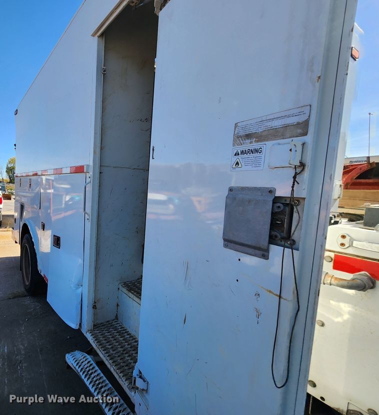 image for item DC6188 2013 International 4300  utility / service truck