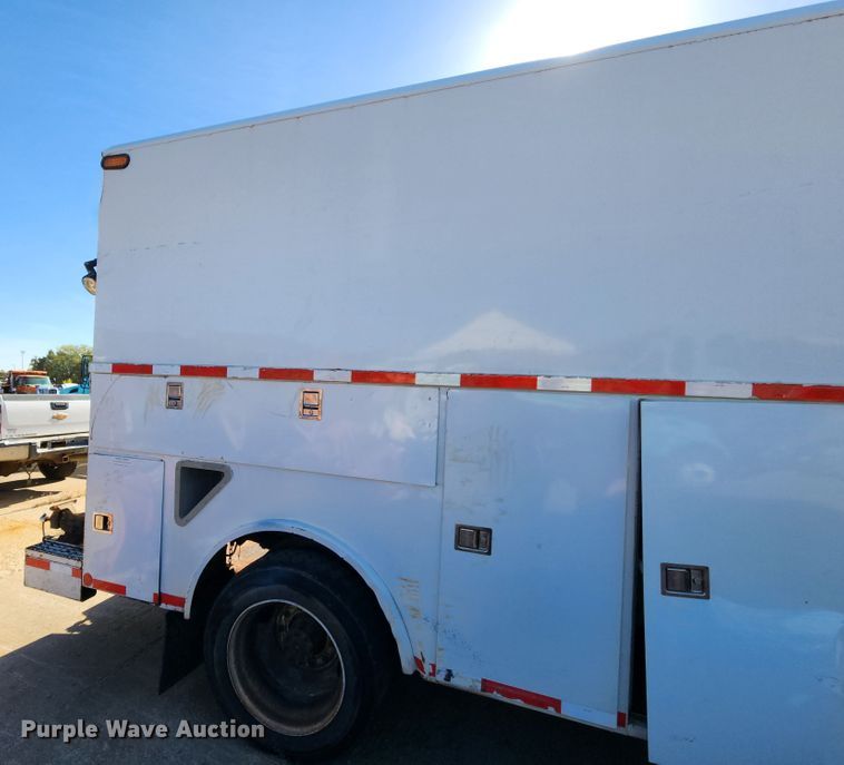 image for item DC6188 2013 International 4300  utility / service truck