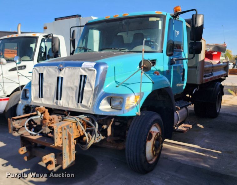 image for item DC6189 2007 International 7300  dump truck