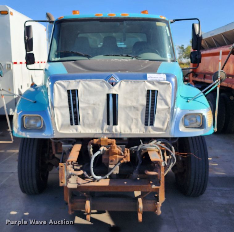 image for item DC6189 2007 International 7300  dump truck