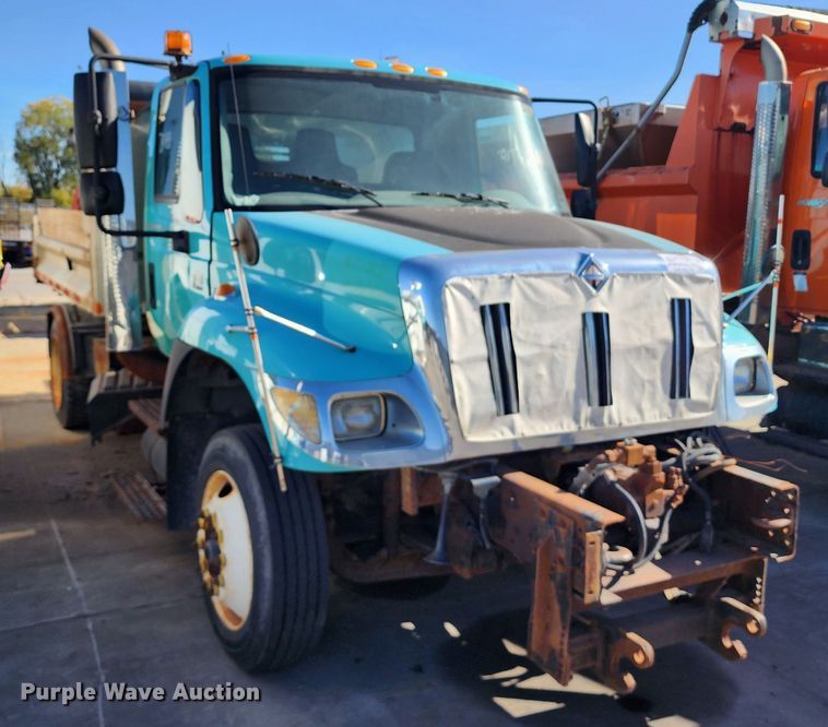 image for item DC6189 2007 International 7300  dump truck