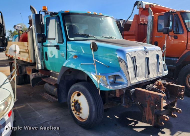 image for item DC6189 2007 International 7300  dump truck