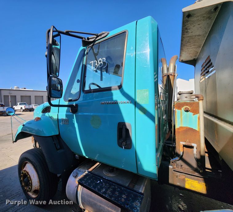 image for item DC6189 2007 International 7300  dump truck