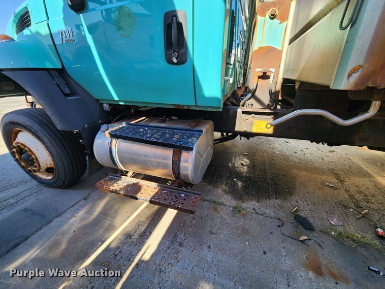 image for item DC6189 2007 International 7300  dump truck