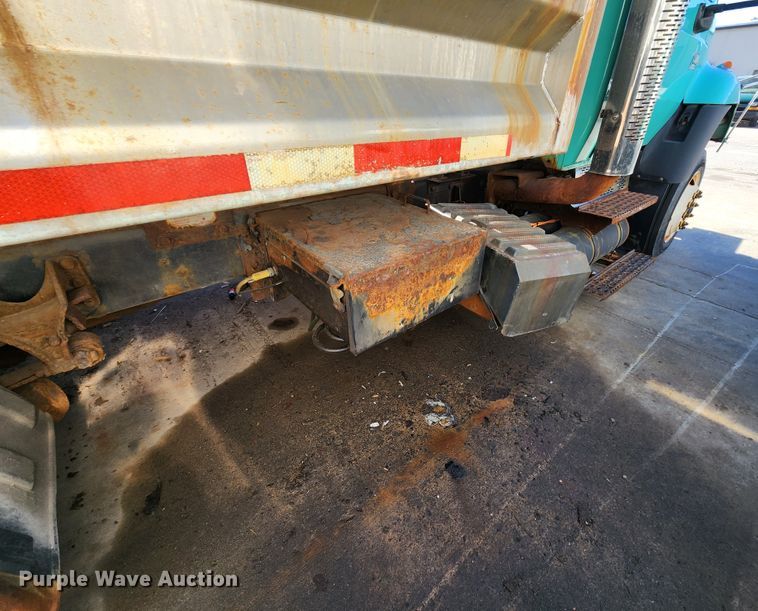 image for item DC6189 2007 International 7300  dump truck