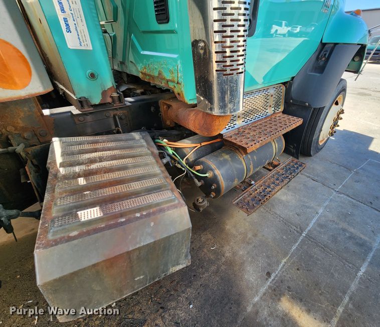 image for item DC6189 2007 International 7300  dump truck