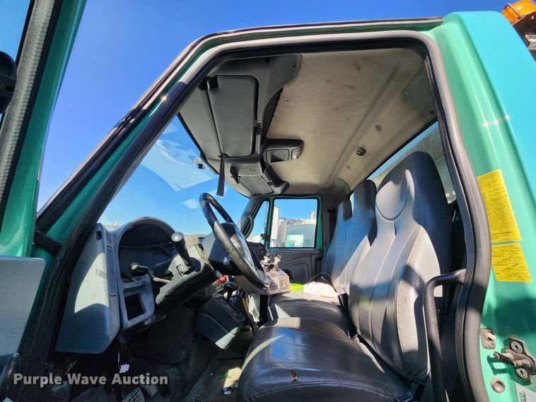 image for item DC6189 2007 International 7300  dump truck