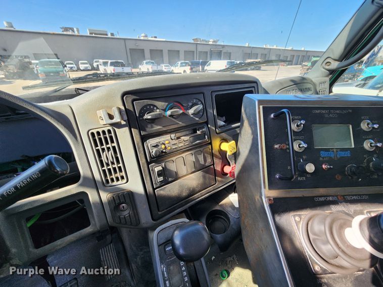 image for item DC6189 2007 International 7300  dump truck