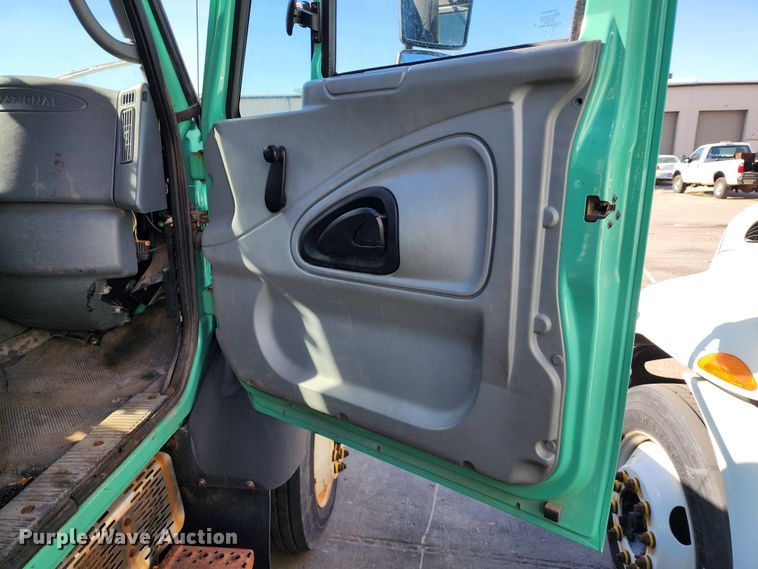 image for item DC6189 2007 International 7300  dump truck