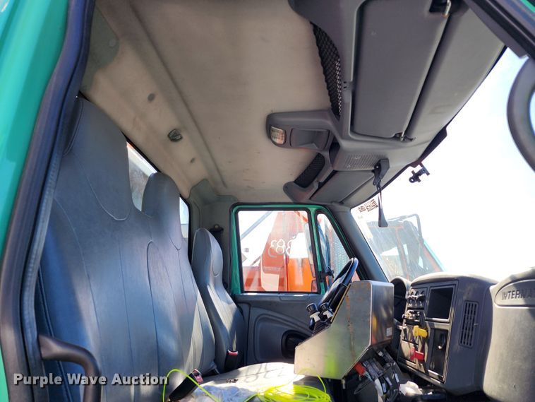 image for item DC6189 2007 International 7300  dump truck