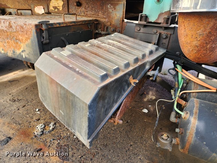 image for item DC6189 2007 International 7300  dump truck