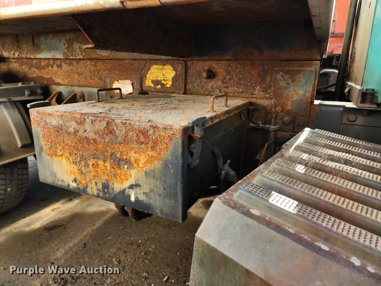 image for item DC6189 2007 International 7300  dump truck