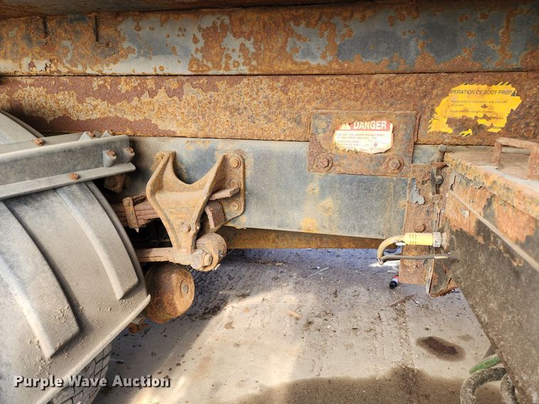 image for item DC6189 2007 International 7300  dump truck