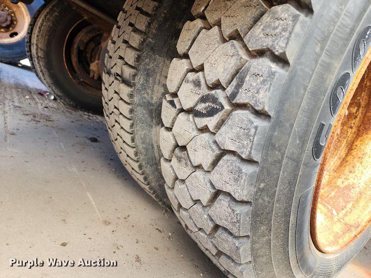 image for item DC6189 2007 International 7300  dump truck