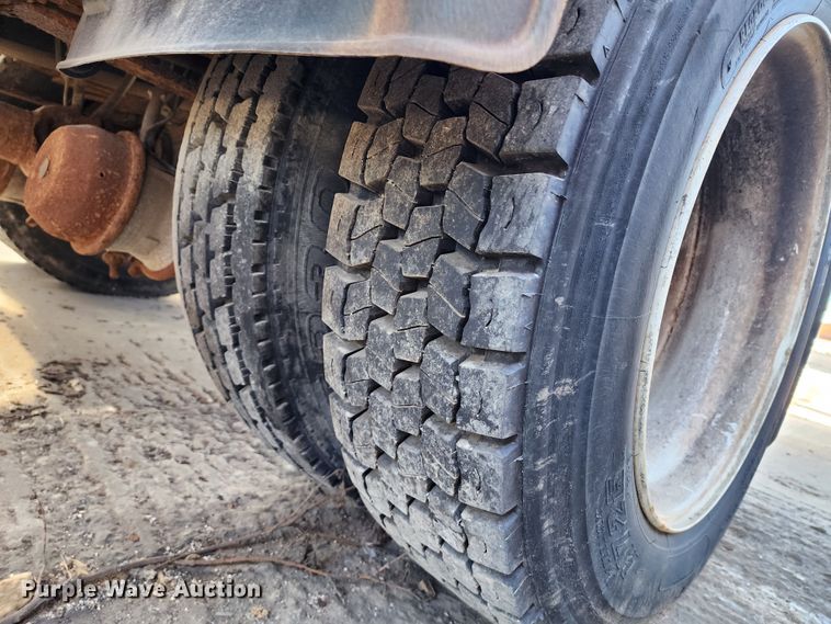 image for item DC6189 2007 International 7300  dump truck