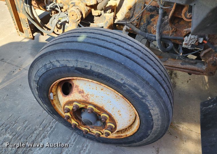 image for item DC6189 2007 International 7300  dump truck