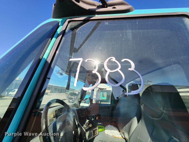 image for item DC6189 2007 International 7300  dump truck