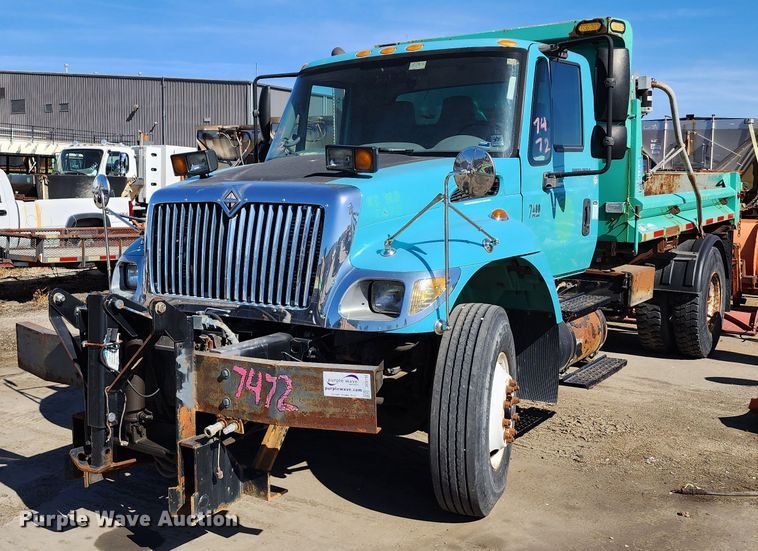 image for item DC6190 2007 International 7400  dump truck