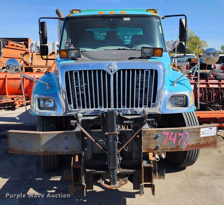 image for item DC6190 2007 International 7400  dump truck