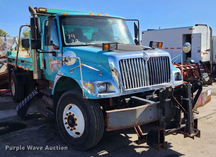 image for item DC6190 2007 International 7400  dump truck