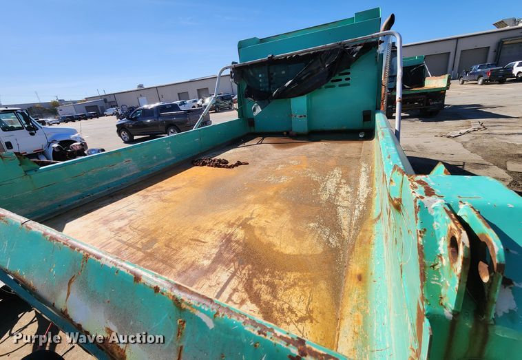 image for item DC6190 2007 International 7400  dump truck