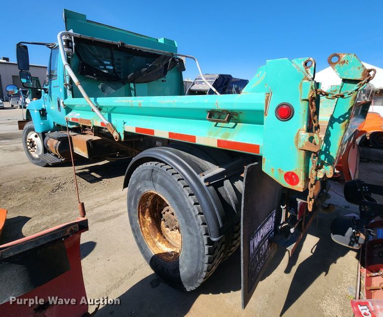 image for item DC6190 2007 International 7400  dump truck