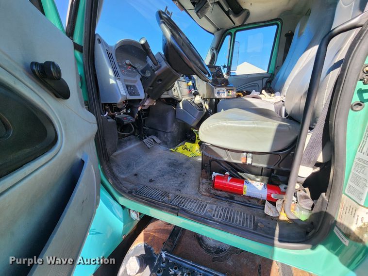 image for item DC6190 2007 International 7400  dump truck