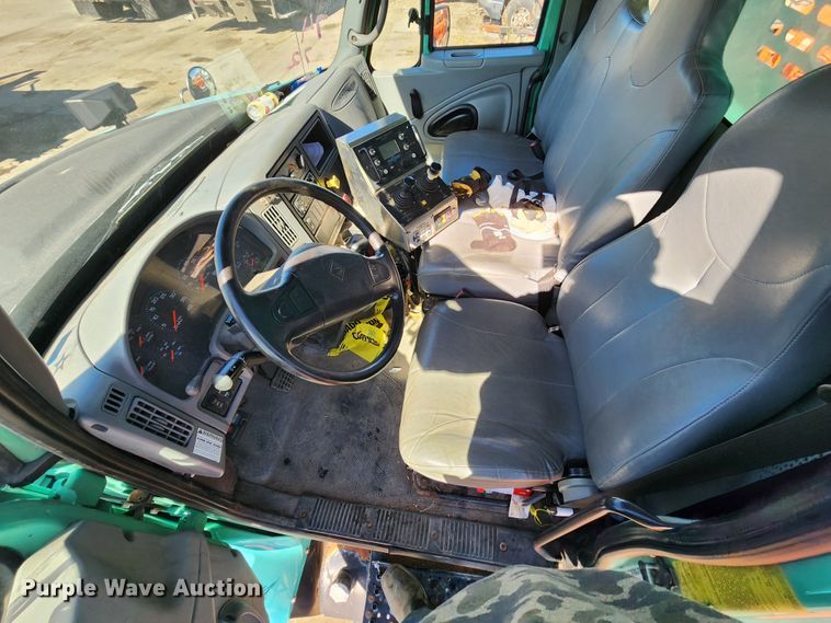 image for item DC6190 2007 International 7400  dump truck