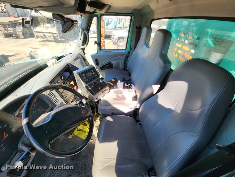 image for item DC6190 2007 International 7400  dump truck