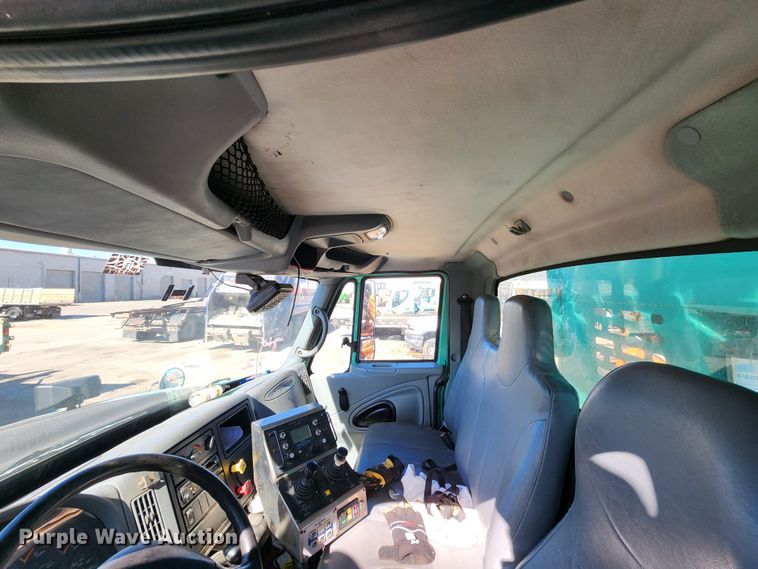 image for item DC6190 2007 International 7400  dump truck