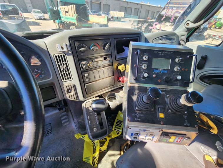 image for item DC6190 2007 International 7400  dump truck