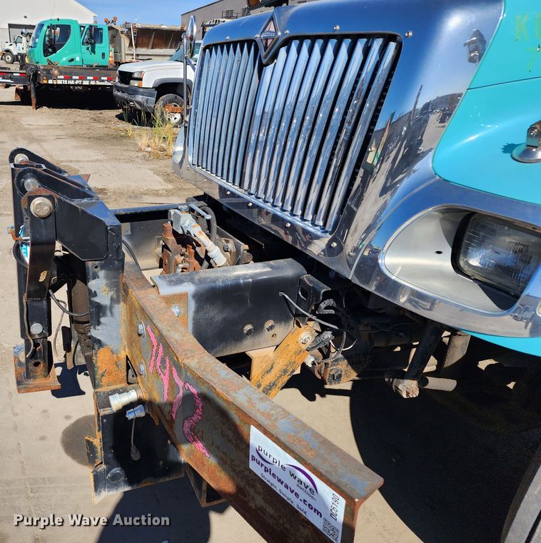 image for item DC6190 2007 International 7400  dump truck