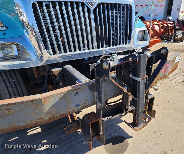 image for item DC6190 2007 International 7400  dump truck