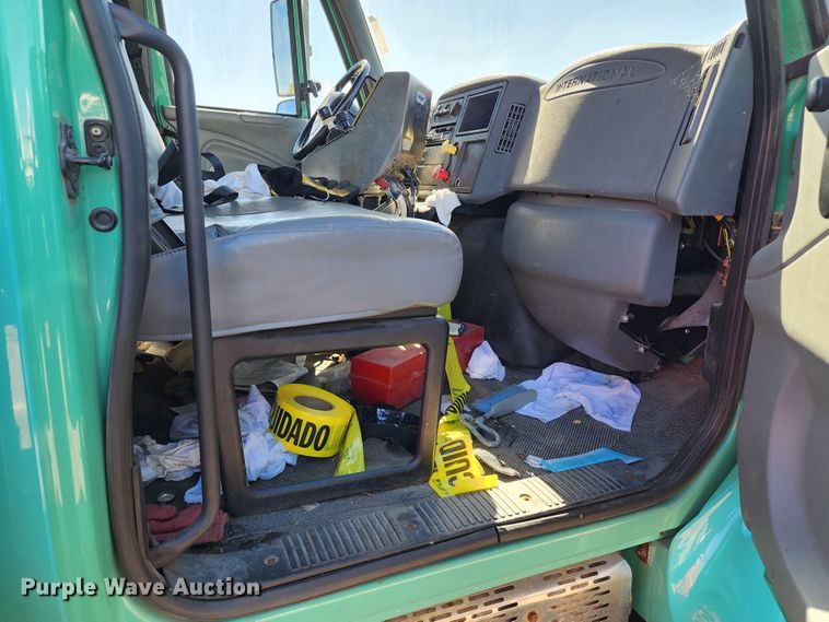 image for item DC6190 2007 International 7400  dump truck