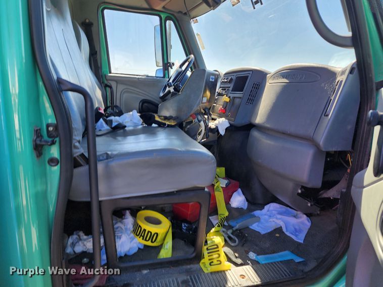 image for item DC6190 2007 International 7400  dump truck