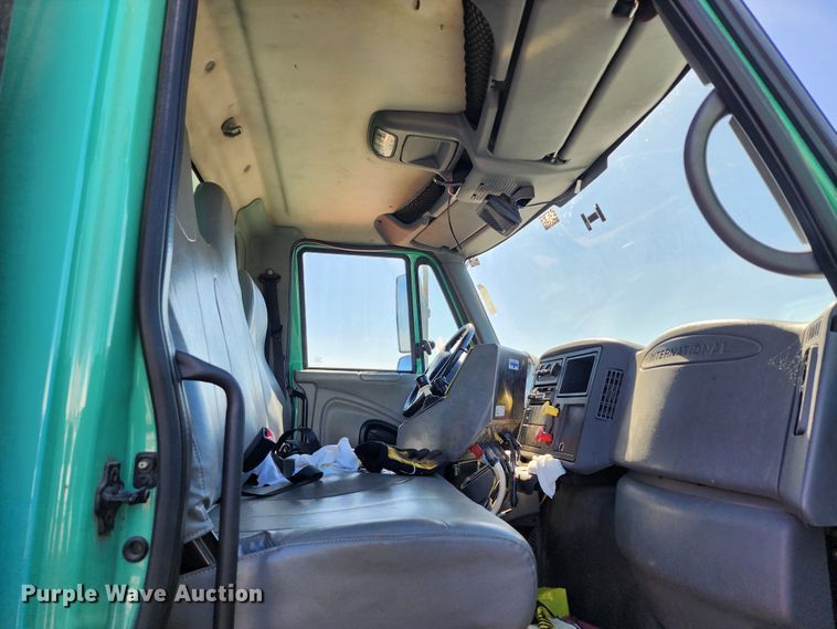 image for item DC6190 2007 International 7400  dump truck