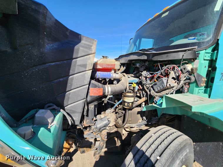 image for item DC6190 2007 International 7400  dump truck